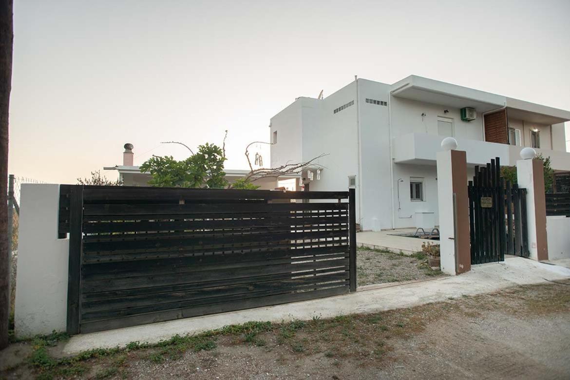 Afrathias Beachhouse - Cretan Hideaway คาลามากิ ภายนอก รูปภาพ