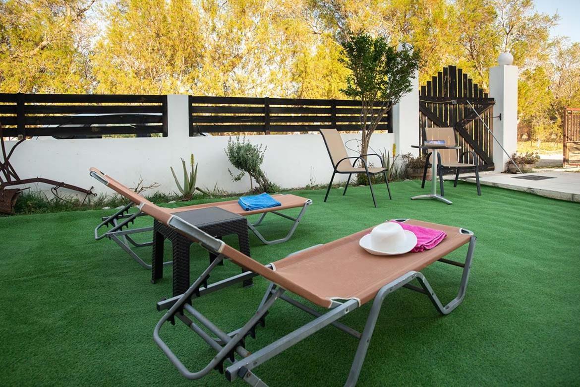 Afrathias Beachhouse - Cretan Hideaway คาลามากิ ภายนอก รูปภาพ